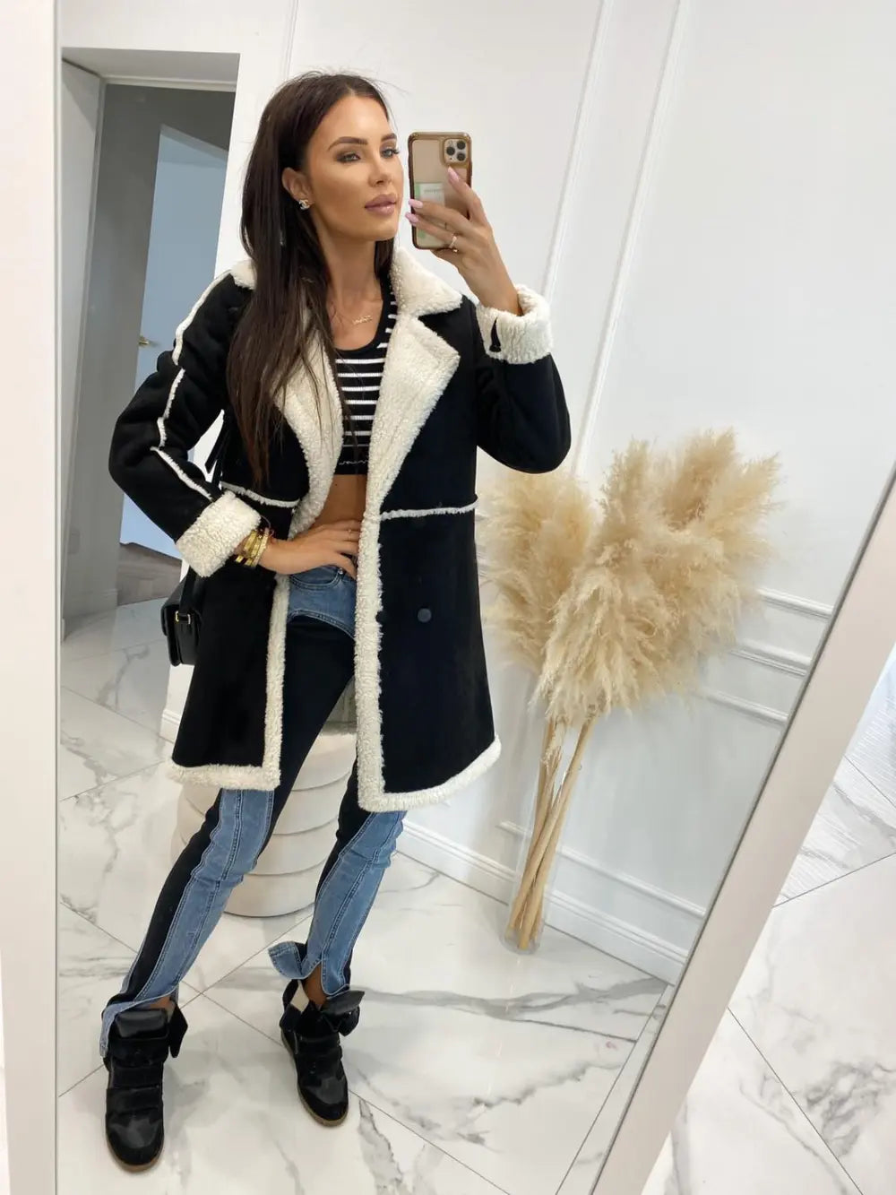 Lapel Collar Exposed Seam Buttoned Coat Black